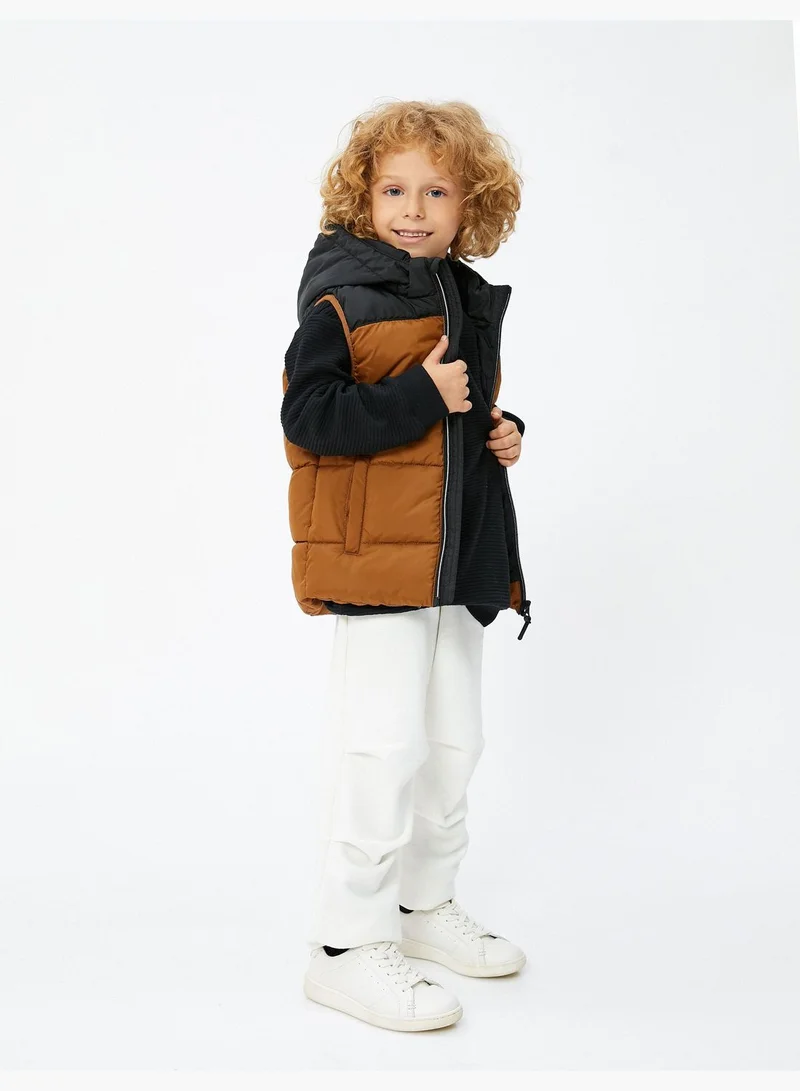 كوتون Puffer Vest with Hoodie Color Block Zipper and Pocket Detail