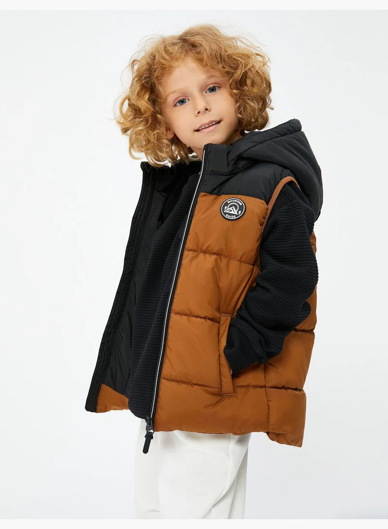 كوتون Puffer Vest with Hoodie Color Block Zipper and Pocket Detail