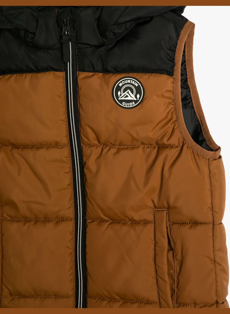 كوتون Puffer Vest with Hoodie Color Block Zipper and Pocket Detail