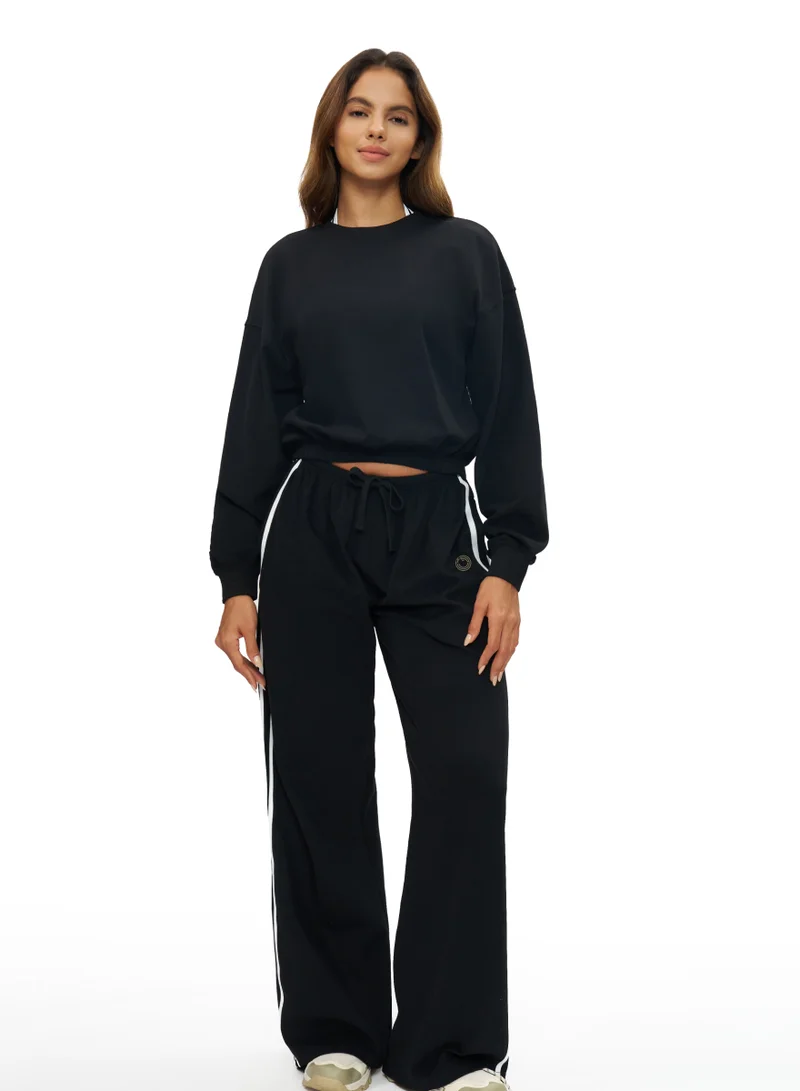 Kawn.yoga Licorice Black Round Neck Light Sweatshirt for Women | Best Price UAE