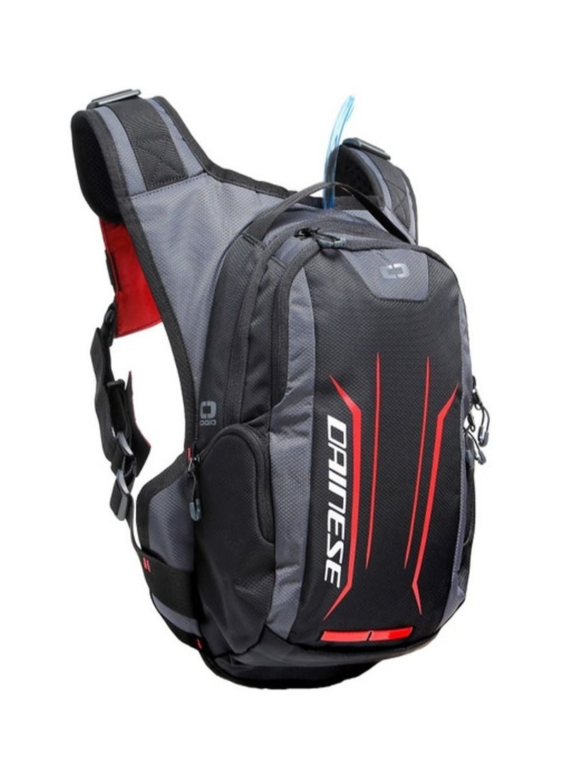 Dainese حقيبة ظهر Dainese Alligator باللون الأسود والأحمر  - Image 1