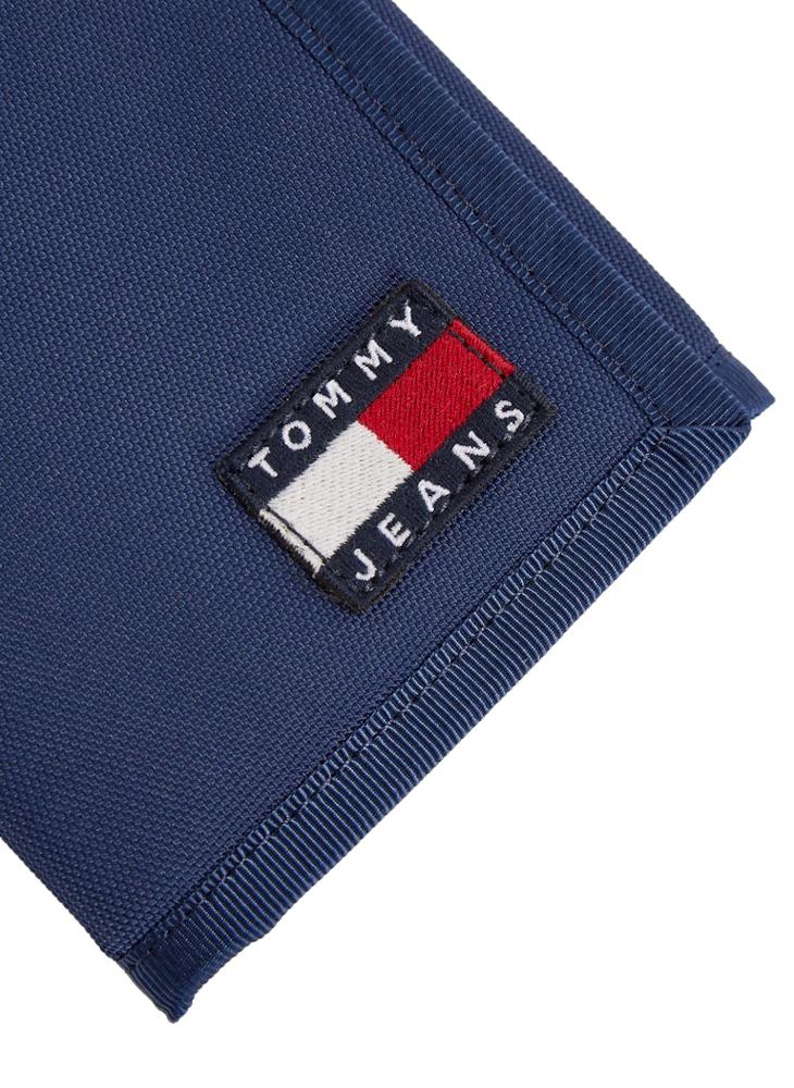 TOMMY JEANS - ESSENTIAL DAILY TRIFOLD WALLET - Image 1
