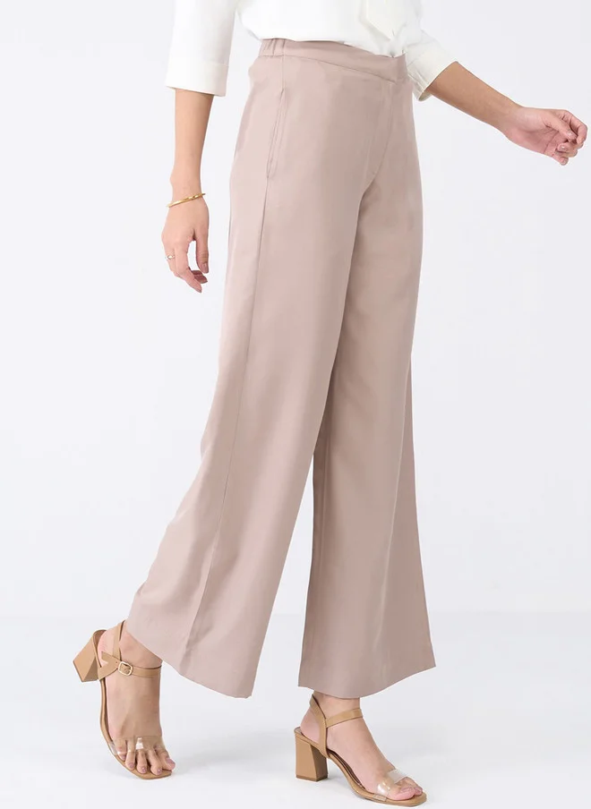 Salt Attire SALT ATTIRE Women Solid Mid Rise Regular Fit Smart Parallel Trousers