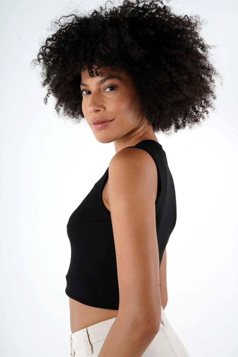 الكسندر جاردي Crew Neck Sleeveless Ribbed Crop T-Shirt (B24-00219)