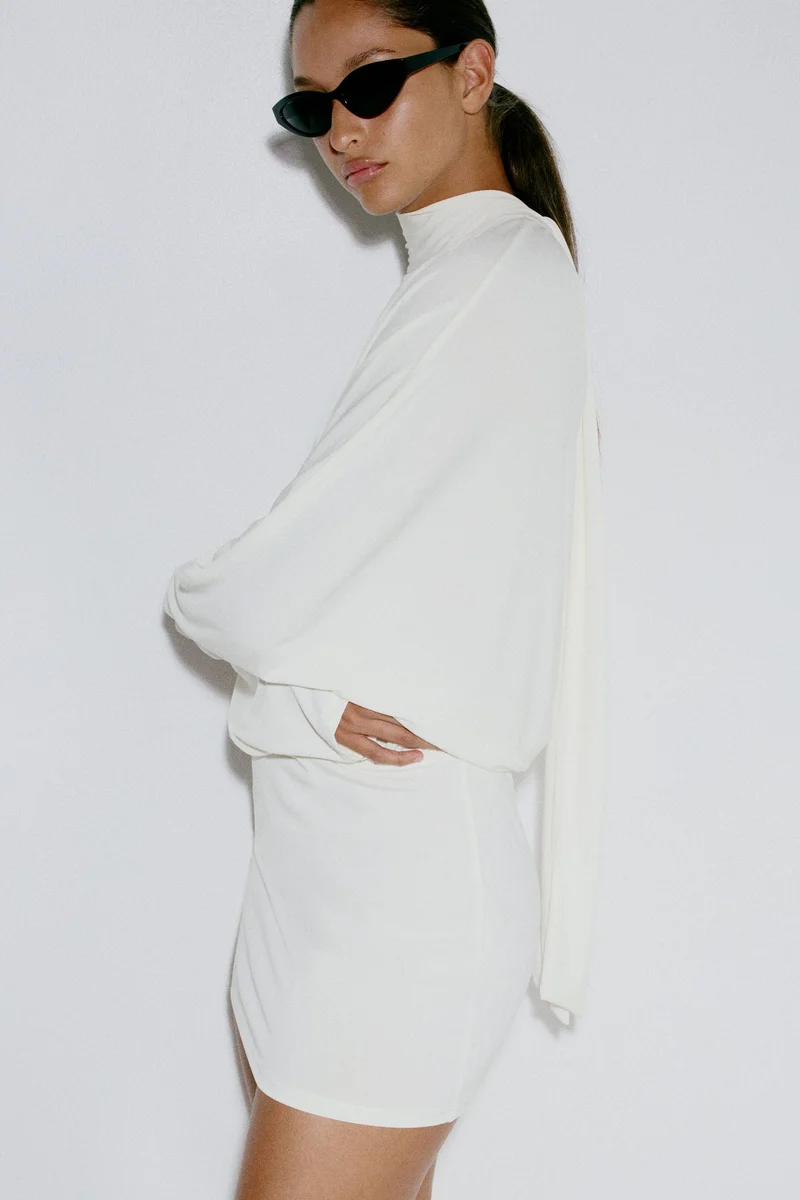 Batwing-sleeved tie-detail dress