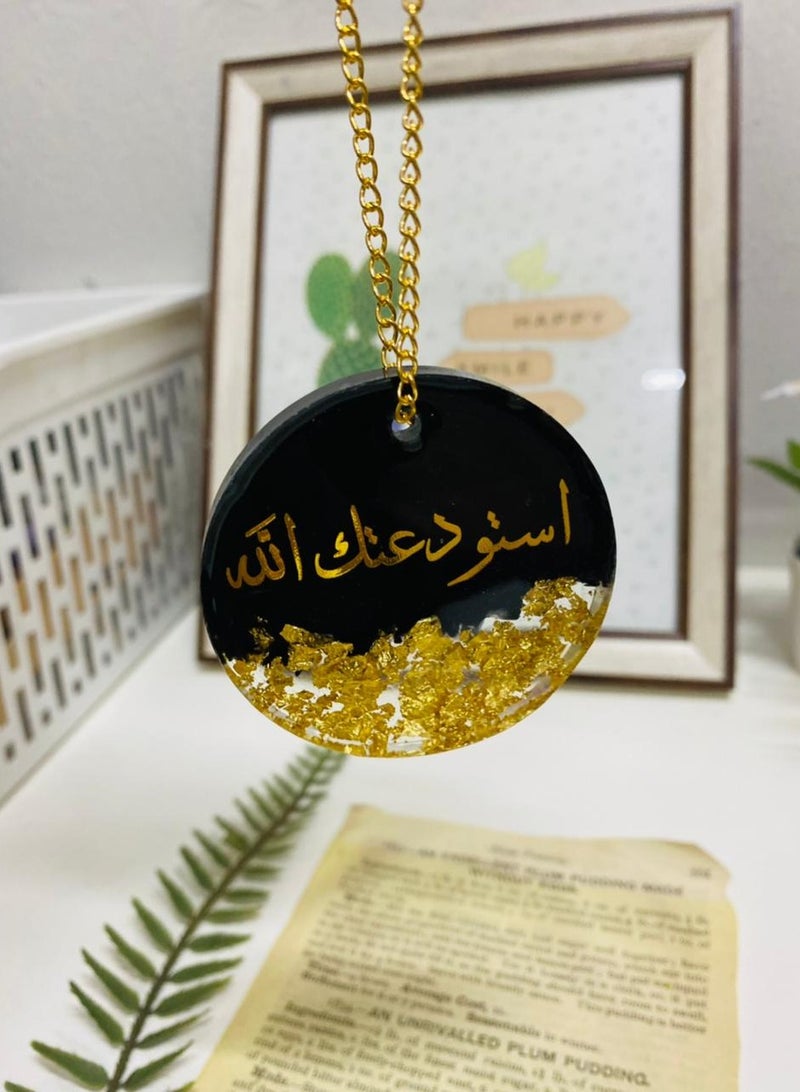 تعليقة سيارة وجه واحد انيقة مطرزة بورق الذهب من الريزن الفاخر - Image 3