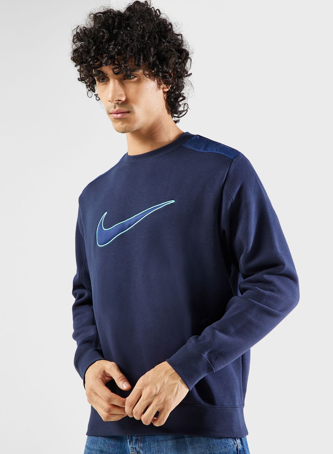 nike essential fleece sweatshirt