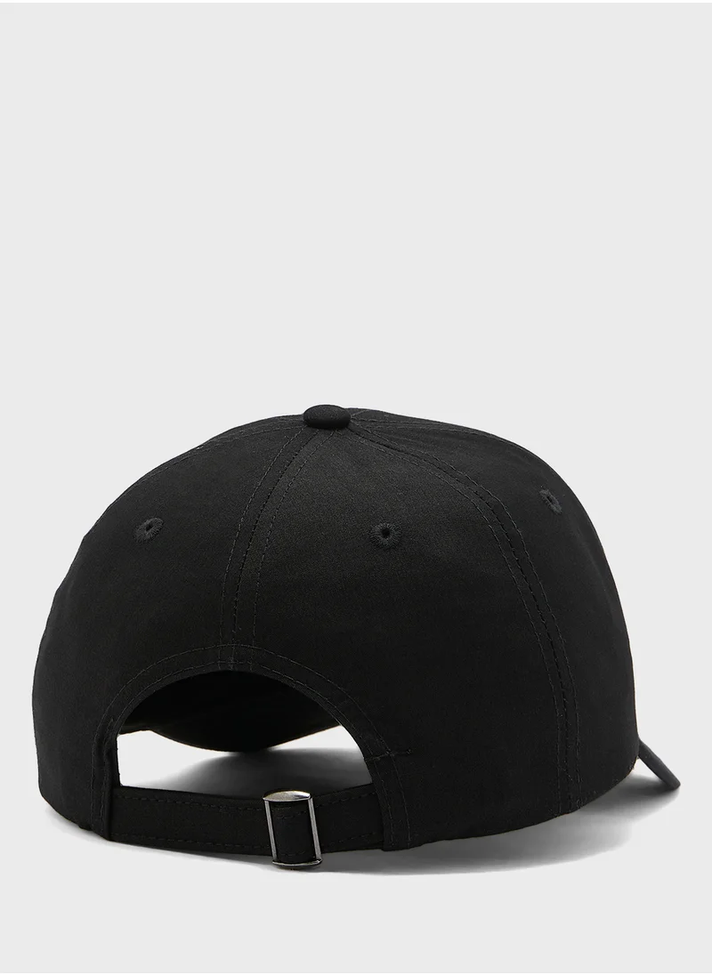 جس Logo Detail Curved Peak Cap