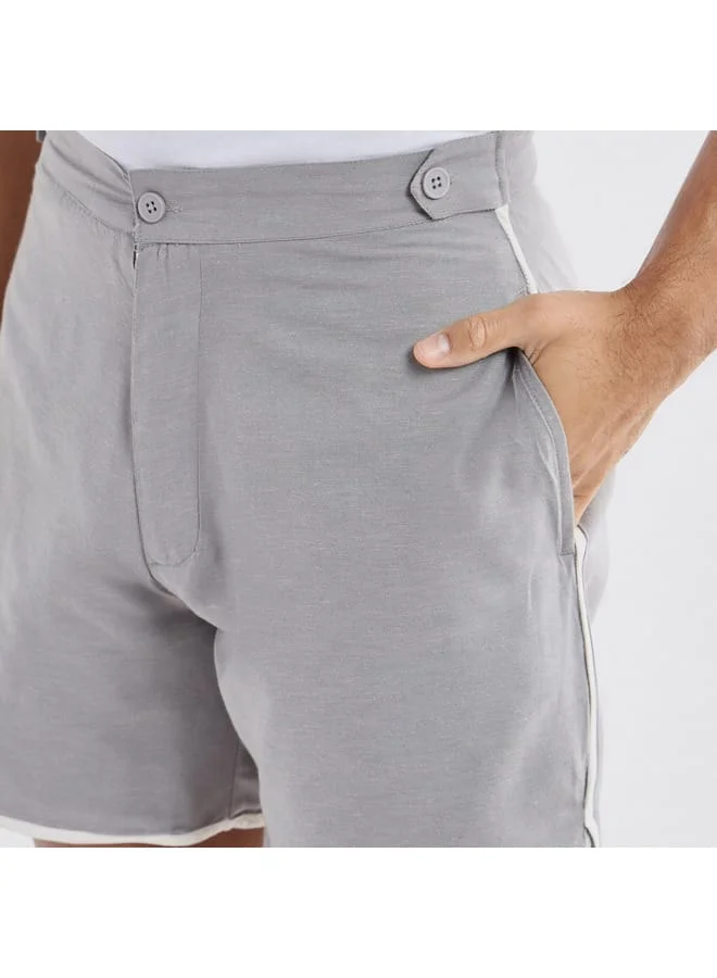 سبلاش فيڤ شورت سادة بجيوب وتفاصيل خيوط بارزة