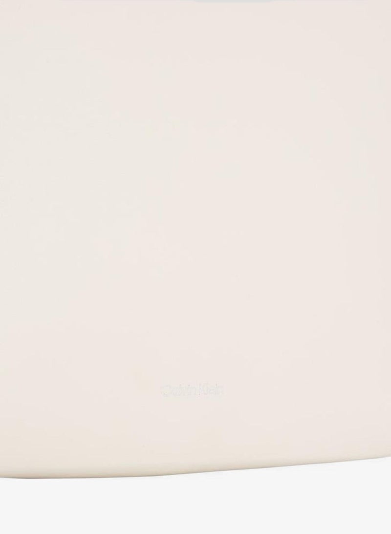 كالفن كلاين حقيبة كروس بودي جلد - Image 4