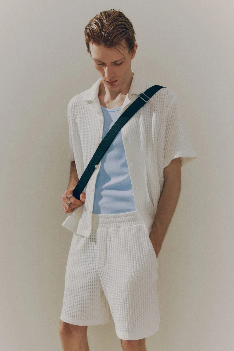 اتش اند ام شورت بقصة مريحة