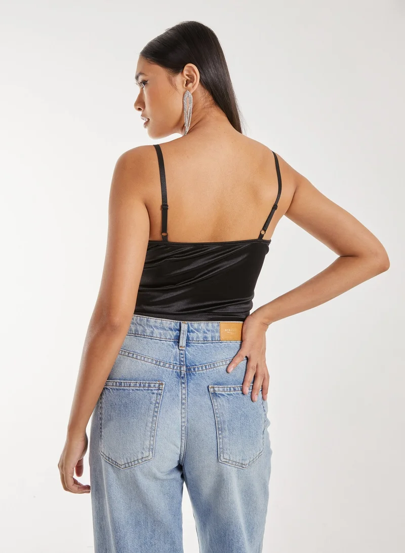 بينك فانيلا Fuzzy Trim Bralette