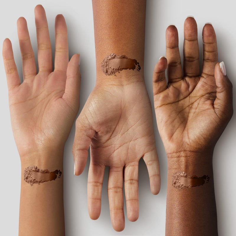 Black Radiance بودرة مضغوطة من بلاك راديانس، لمسة مطفية غنية بالألوان للبشرة الفاتحة، علبة مدمجة لامتصاص الزيت مع مرآة وإسفنجة - بيج كريمي - Image 4