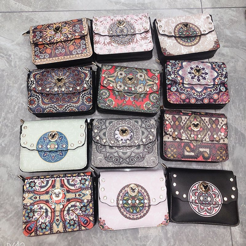 2021 New Style Lock Ethnic Style Horizontal Crossbody Mobile Phone Bag Zipper Women'S Bag Shaping Retro Bag For Women - Image 4