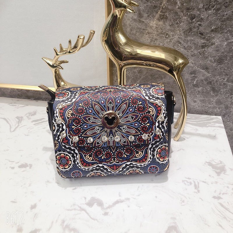 2021 New Style Lock Ethnic Style Horizontal Crossbody Mobile Phone Bag Zipper Women'S Bag Shaping Retro Bag For Women - Image 1
