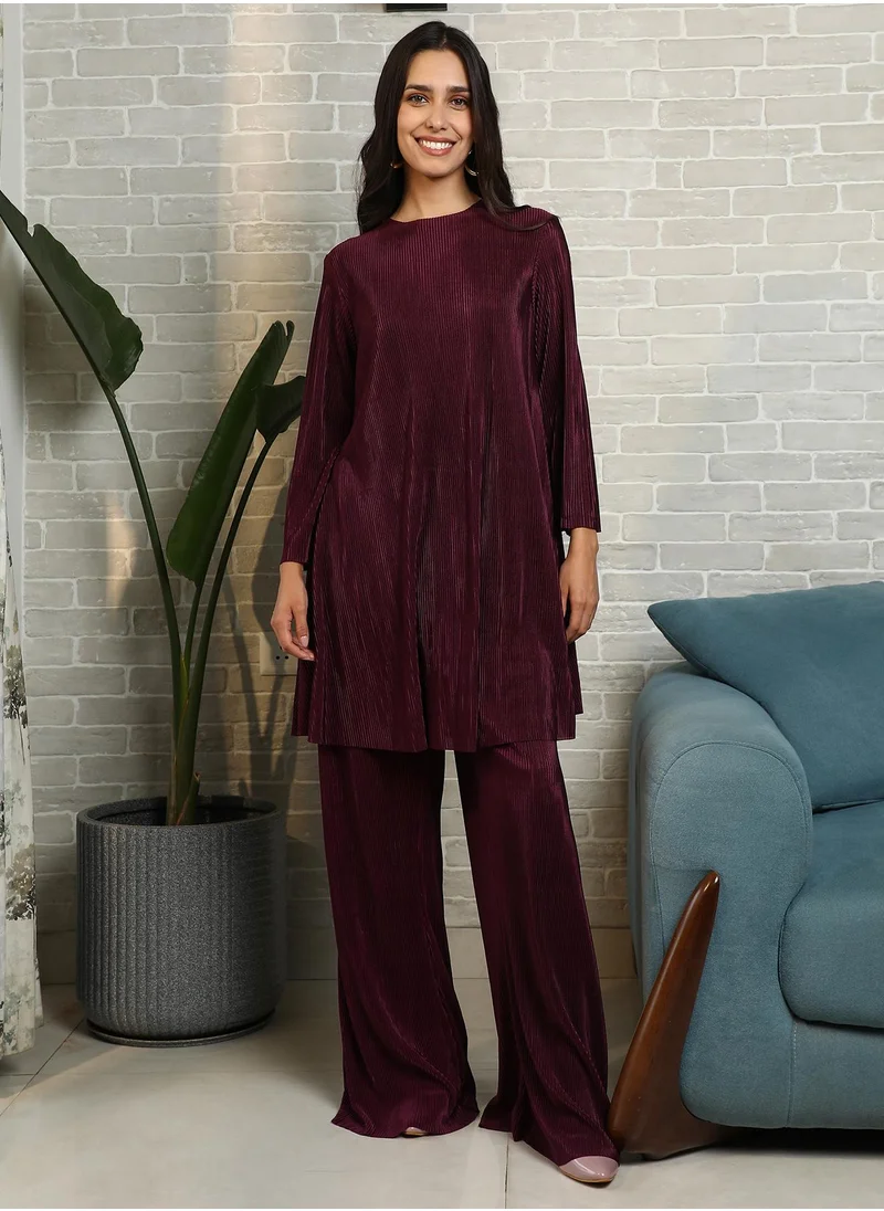  قصة Qissa Women's Burgundy Red Solid Pleated Kurta Set For Casual Wear | Round Neck | Long Regular Sleeves | 2 Piece Kurta Set Designed With Comfort Fit For Everyday Ethnic Wear