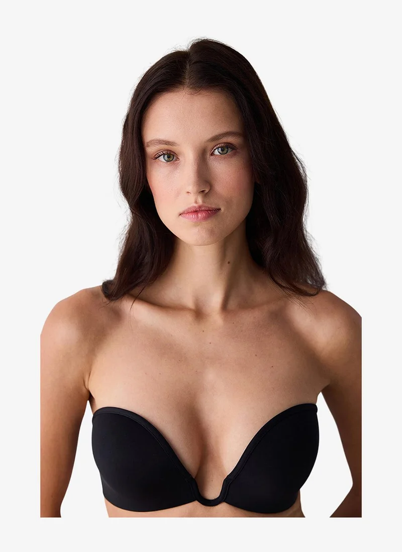 بنتي Women Deep Decollete Black Push Up Wired Padded Bra