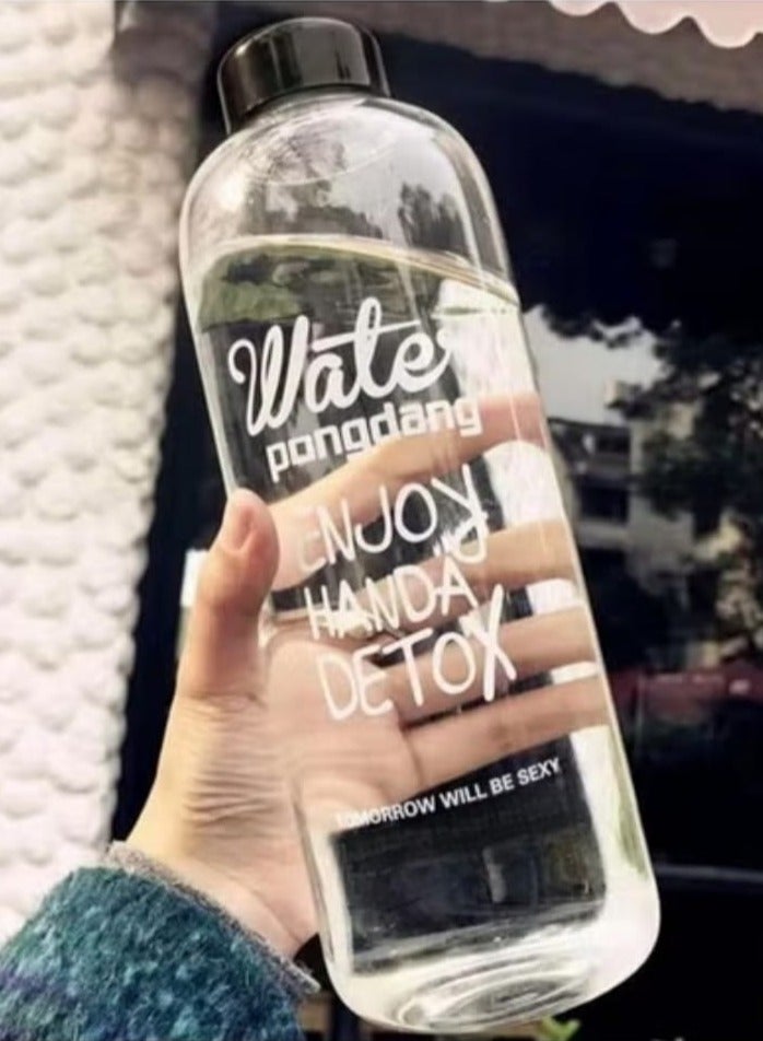 كيتشينو زجاجة مياه اكريليك بسعة 1000 ملليلتر / للتخلص من السموم، زجاجة شفافة مصممة بخط اليد، مانعة للتسرب، ‎زجاجة مياه اكريليك / بنمط كتابة بخط اليد، شفافة ومضادة للتسرب - Image 1