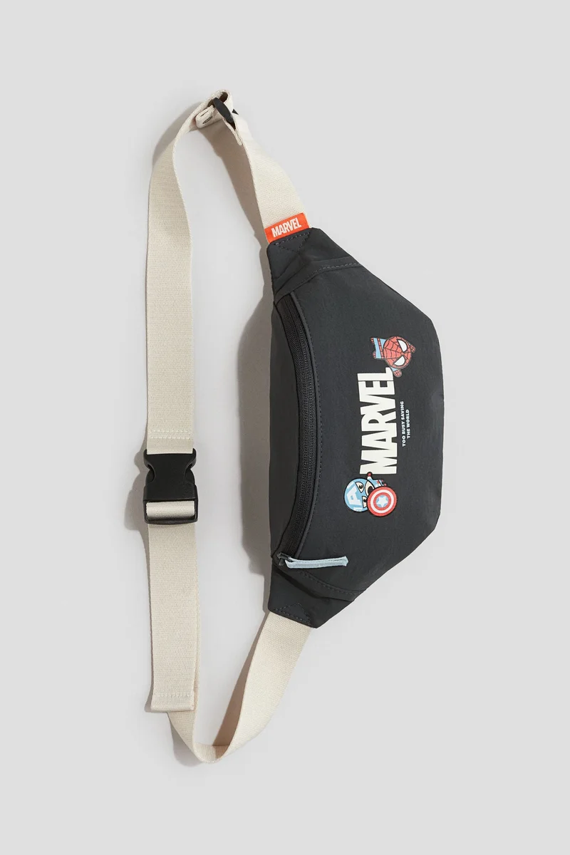 اتش اند ام حقيبة كروس بودي مزين بطبعة