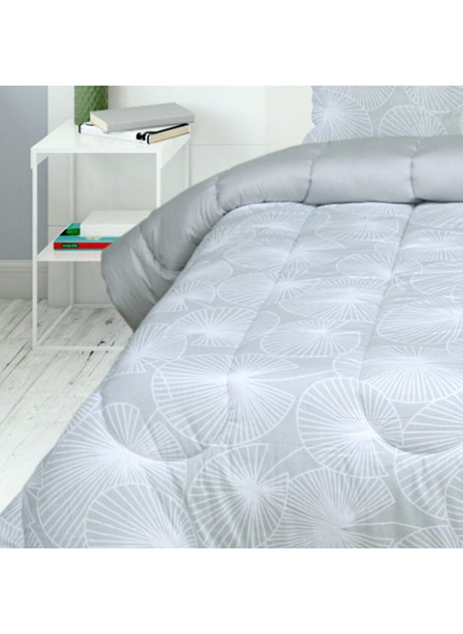 Essential Super King-Sized Comforter, Grey - 240x260 cm - pzsku/ZC805EA59566C1FA99F53Z/45/_/1715162006/ce0e2f96-e847-49f4-85f0-270181865cd6