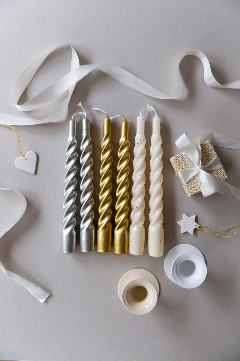 شموع “Candles with a Twist®”， مصنوعة في إيطاليا، متوفرة بـ 25 لونًا، شموع ملتوية طويلة الاحتراق، مطلية، مجموعة هدايا من الشموع بدون رائحة، 6 قطع. الحجم: 2.2 × 21 سم (لون الفضي). - Image 4