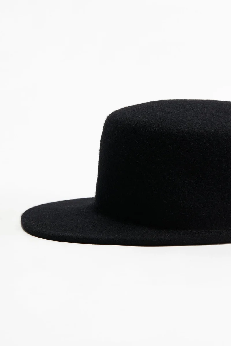 اتش اند ام قبعة كاب صوف