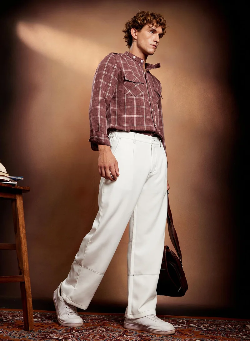Campus Sutra Campus Sutra Men's Cream White Contrast-Stitch Straight Trousers For Casual Wear | Mid-Rise | Straight Fit | Button Closure | Trousers Crafted With Comfort Fit For Everyday Wear