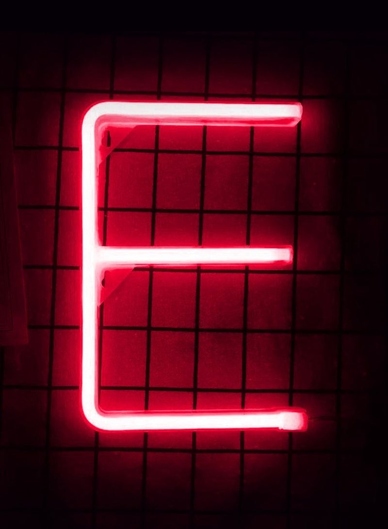 سلة حرف بإضاءة النيون باللون الأحمر الدافىء – E - Image 1