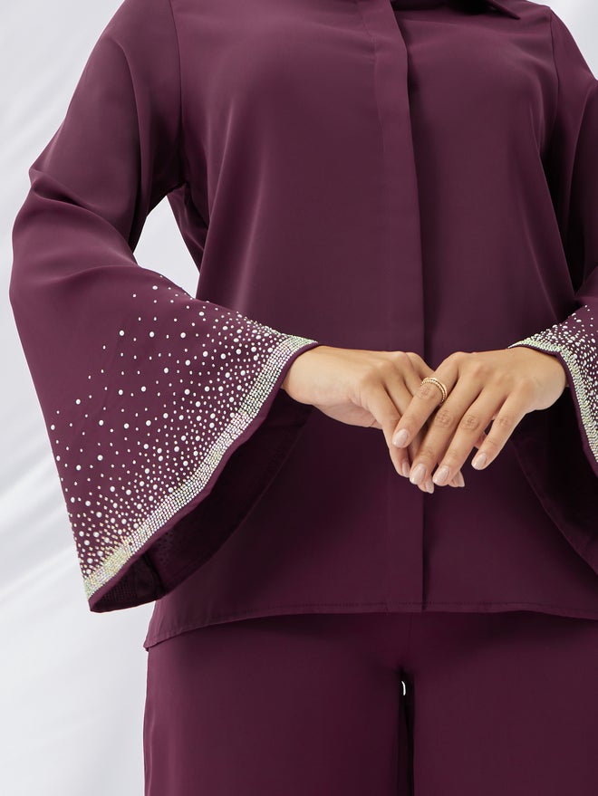 ستايلي طقم بلوزة بحزام مزخرف وبنطلون مستقيم - Image 3