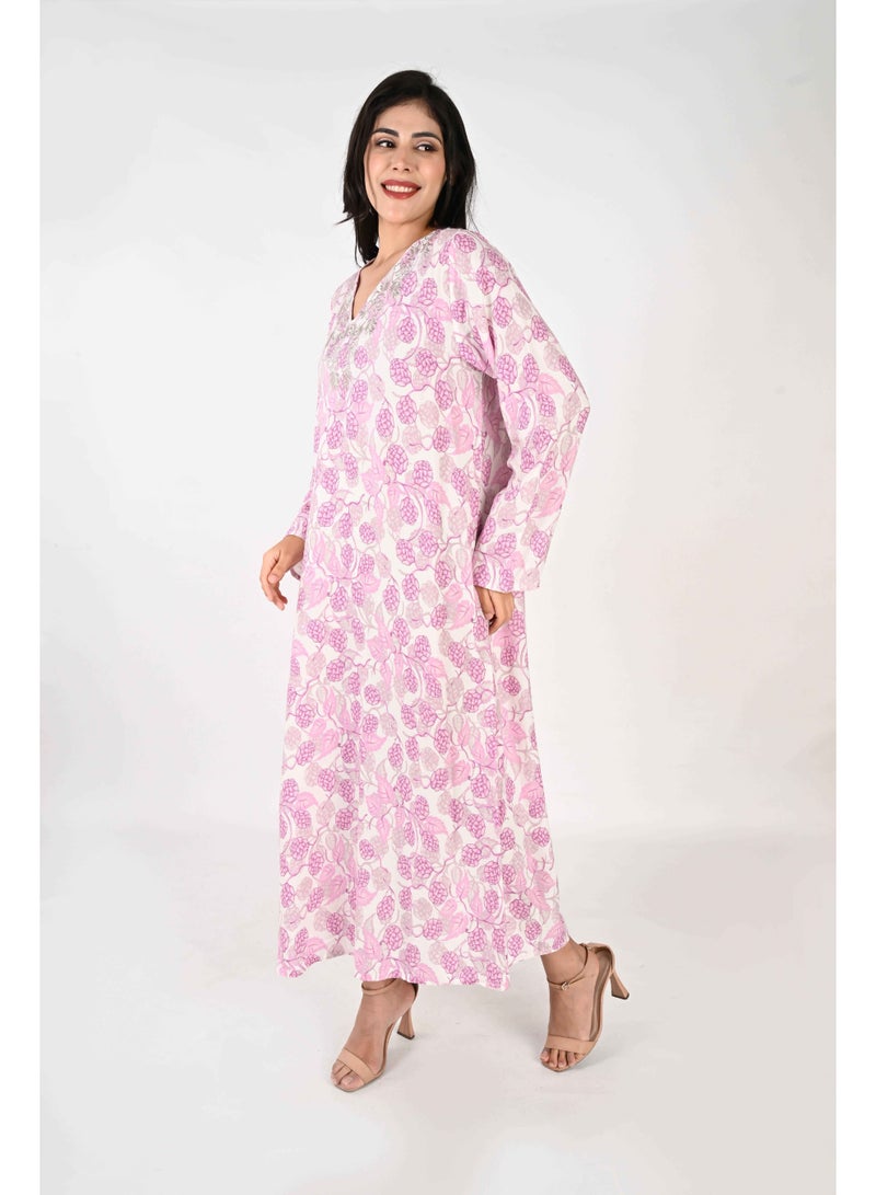 LINELLE جلابية لينيل للسيدات - قاعدة بيضاء مع زهور وردية وياقة مطرزة - Image 5