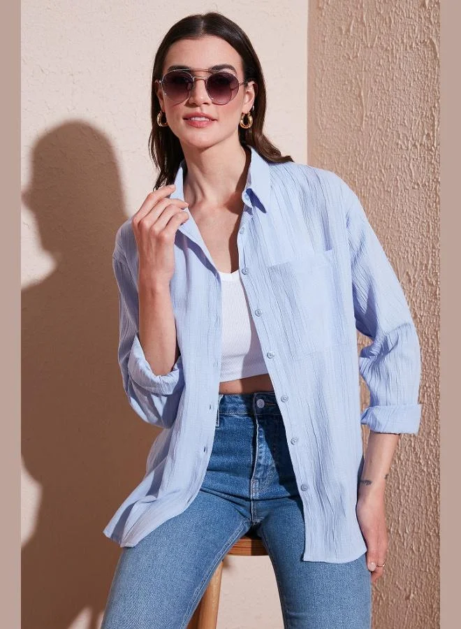 ليلا قميص نسائي ليلا بقصة عادية وجيب واحد، قصير من الأمام وطويل من الخلف، مجعد