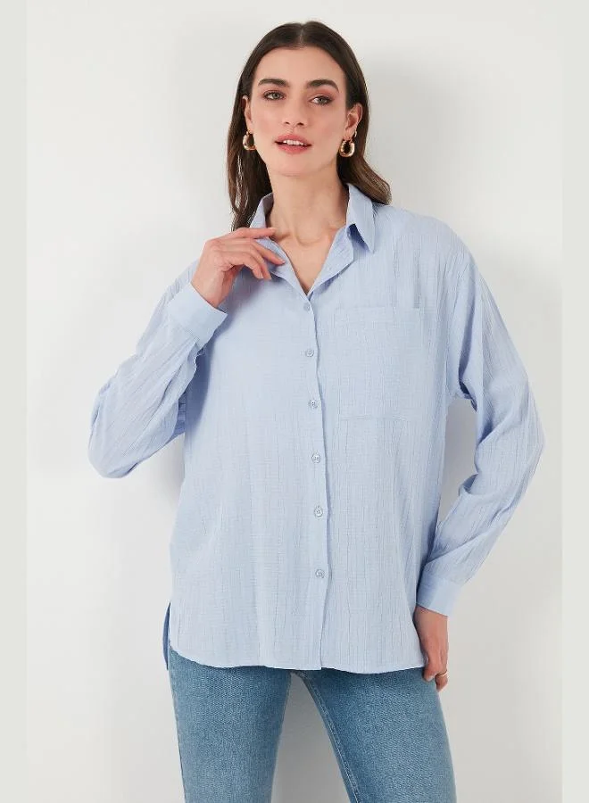 ليلا قميص نسائي ليلا بقصة عادية وجيب واحد، قصير من الأمام وطويل من الخلف، مجعد