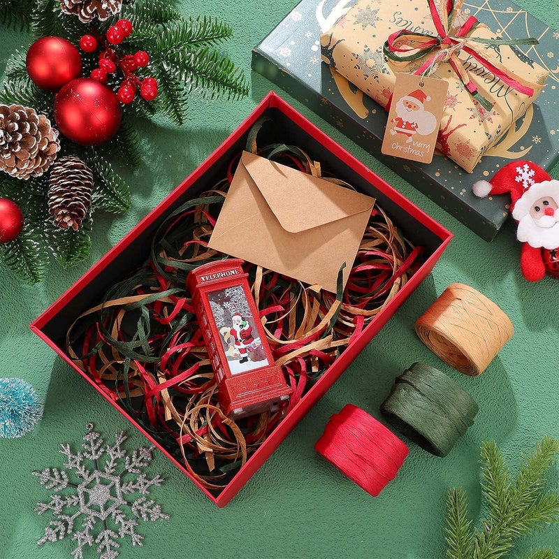 كلاراكو 3 لفات 492 قدم من شريط الرافي لعيد الميلاد باللون الأحمر والأخضر وخيوط ورق التغليف الطبيعية وشريط التغليف مع 50 قطعة من ورق الكرافت البني وعلامات عيد الميلاد لتغليف الحرف اليدوية لعيد الميلاد - Image 2