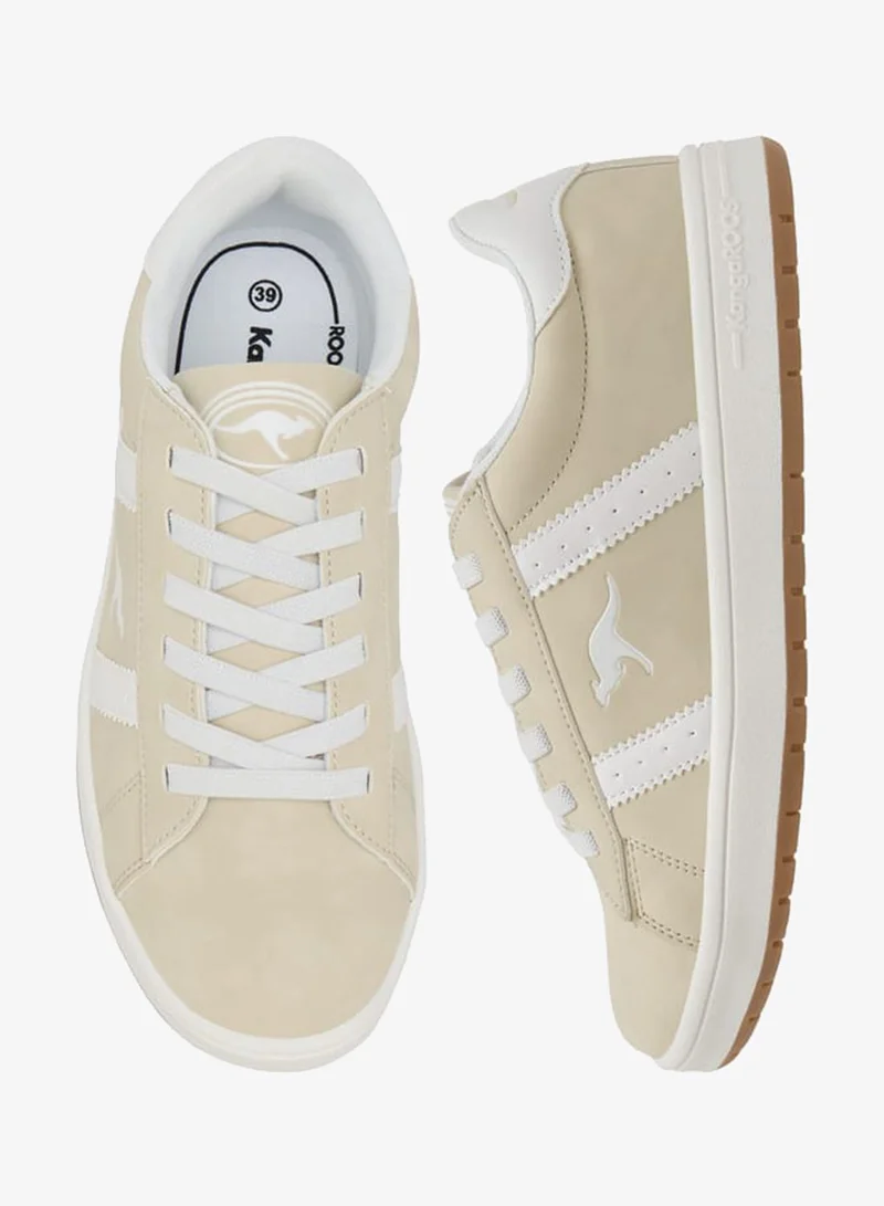 كانغاروس حذاء رياضي نسائي بشعار مع إغلاق برباط