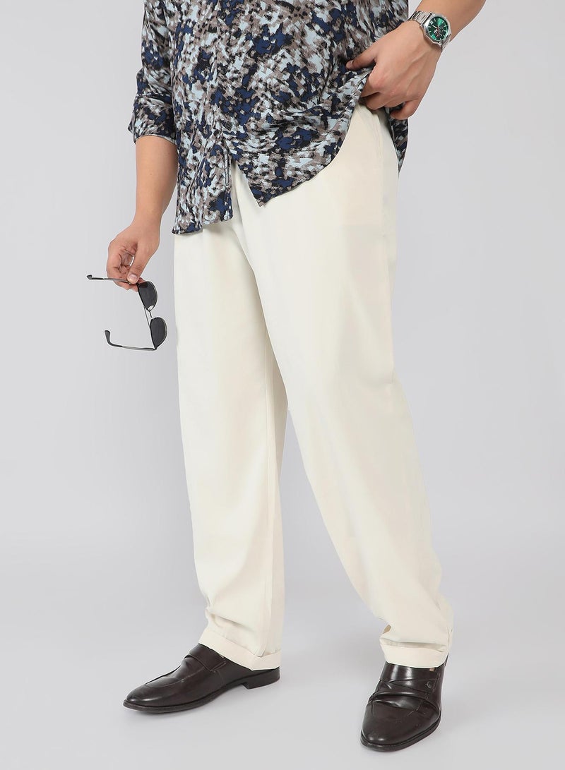 انستافاب بلس بنطلون رجالي بقصة مستقيمة مطوي بخصر متوسط ومرن وجيوب جانبية ورباط للإغلاق وحافة مكبلة من قماش تويل صلب منسوج للملابس الكاجوال والمكتب باللون الأبيض السحابي - Image 1