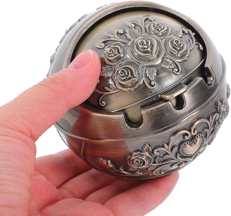 صينية سجائر معدنية مستديرة قديمة مع غطاء محمولة للاستخدام الداخلي والخارجي في الفناء - Image 4