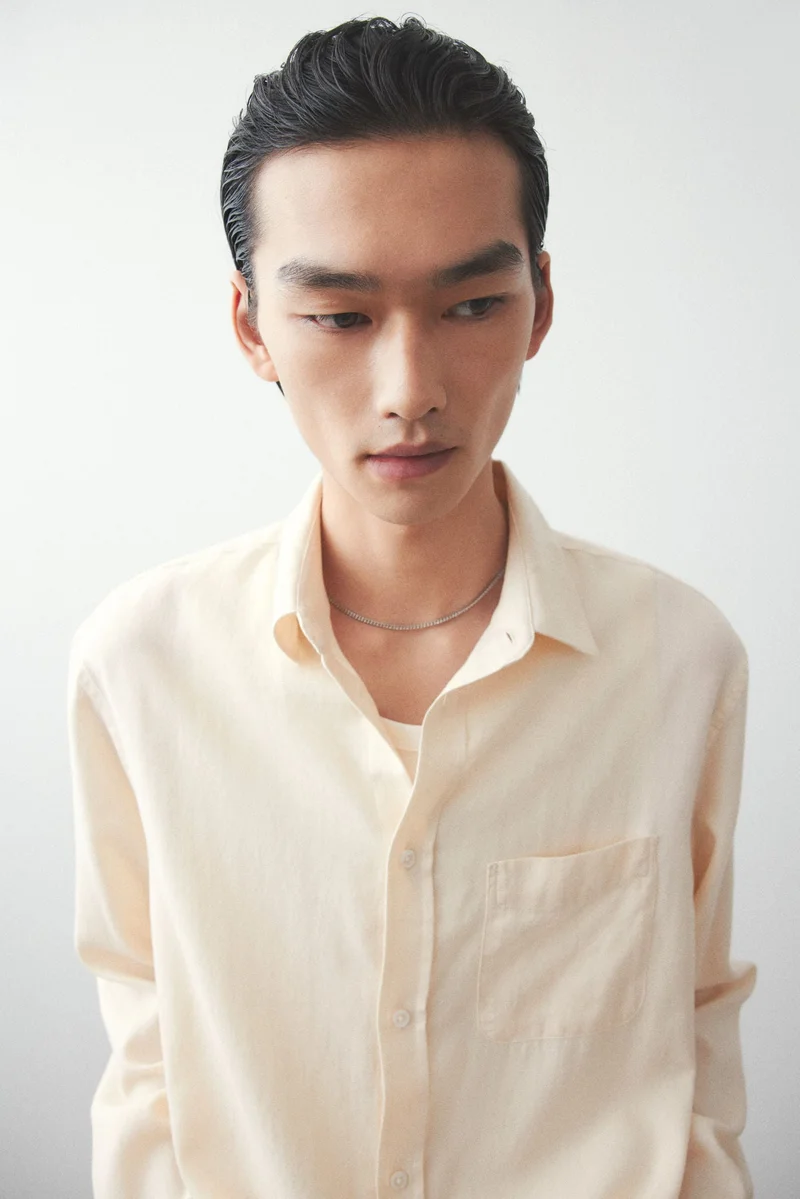 اتش اند ام قميص بقصّة عادية من مزيج اللايوسل