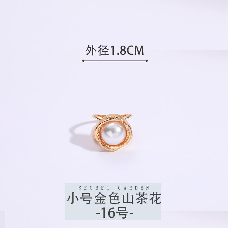 Chic Camellia Coat Button Scarf Buckle [small golden camellia] 