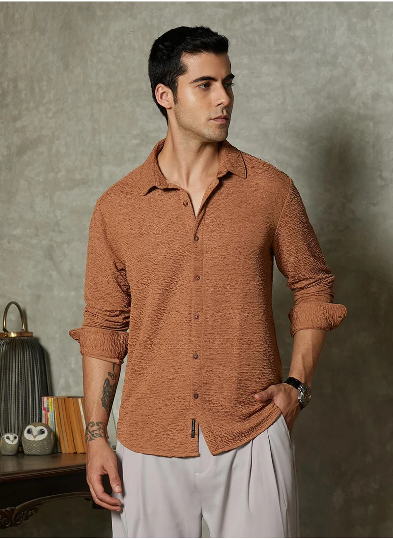 كامبوس سوترا Campus Sutra Men's Mocha Brown Surf-Tactile Shirt For Casual Wear | Spread Collar | Long Cuffed Sleeves | Button Closure | Shirt Crafted With Comfort Fit For Everyday Wear