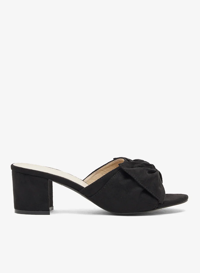 سبوت أون صندل بكعب متوسط