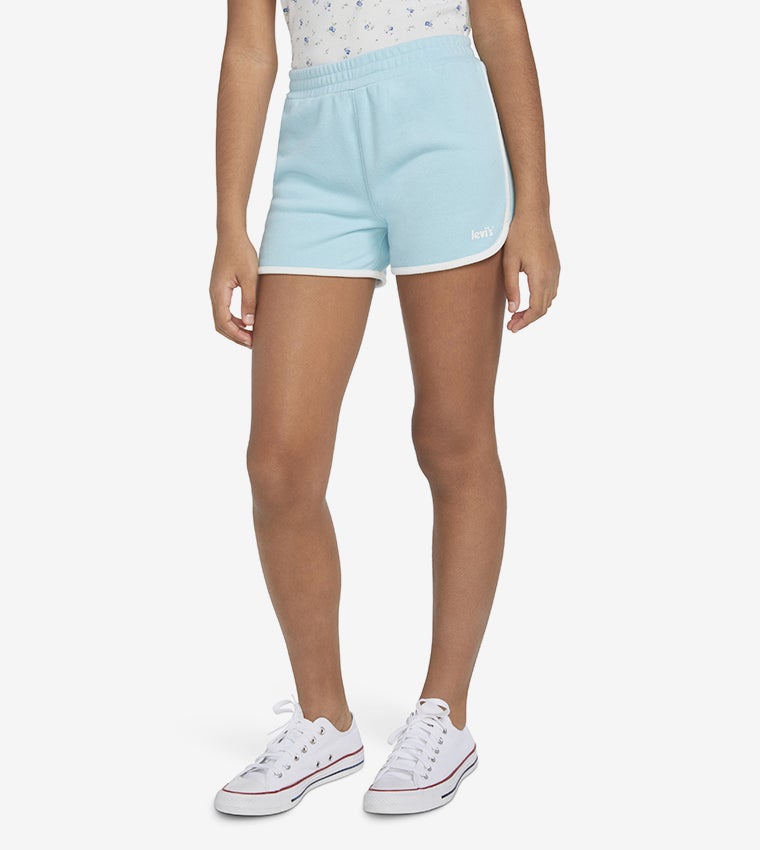 ليفايز شورتات دولفين بخصر مطاطي وتفاصيل شعار