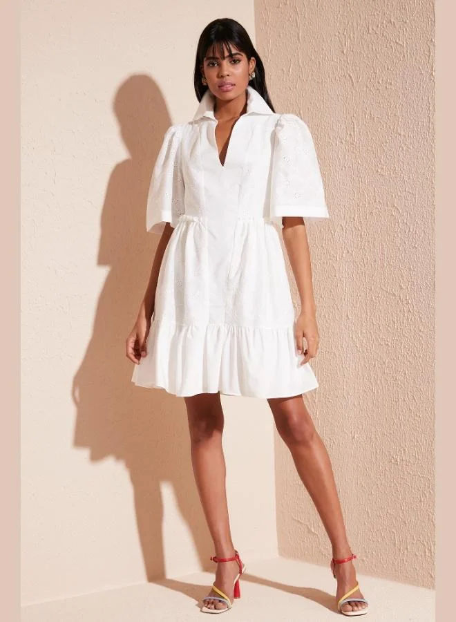 ليلا فستان قطن ليلا مطرز بياقة على شكل حرف  وأكمام واسعة للنساء