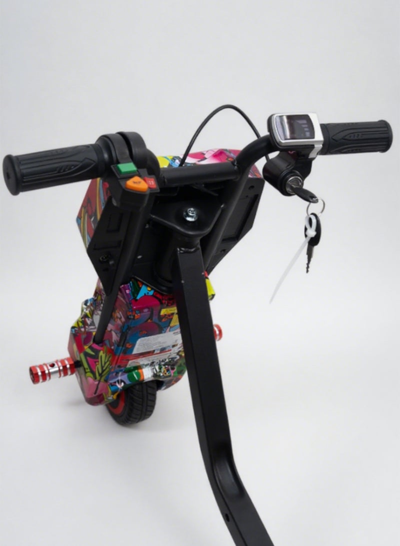 بيبي سكوتر درفت كهربائي صغير بقوة 36 فولت بقدرة عالية ودوران 360° للأطفال والكبار – هيكل قابل للتعديل مزود بتقنية البلوتوث ومعدات حماية، بثلاث سرعات، مزود بمحرك بدون فُرش بقدرة 250 واط، بسرعة تتراوح بين 8 إلى 15 كم/س، ويتحمل وزنًا يصل إلى 80 كجم، مناسب للأعمار من 6 سنوات فأكثر. - Image 5