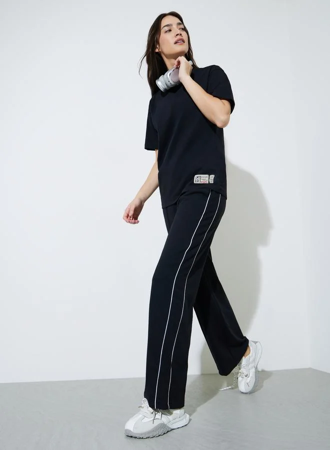 ستايلي Black Wide Leg Joggers with Pintuck Detail