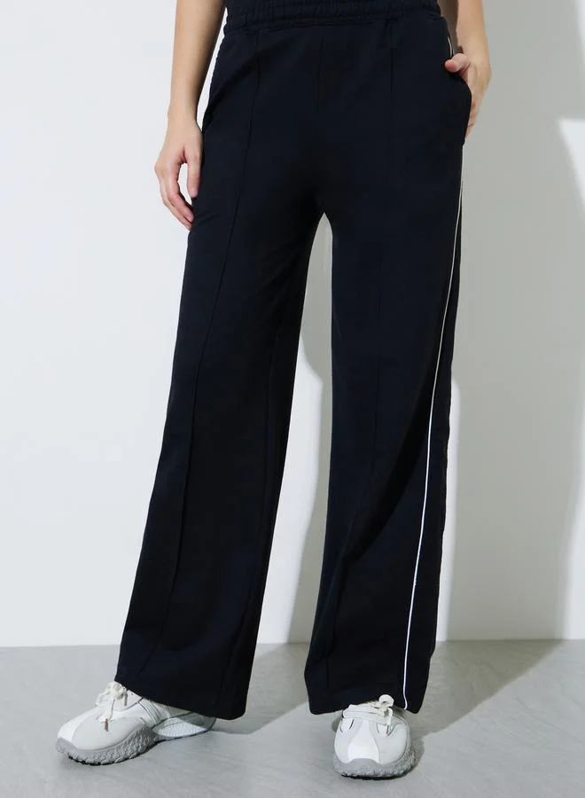 ستايلي Black Wide Leg Joggers with Pintuck Detail