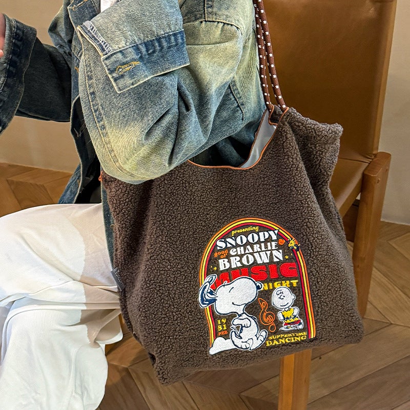 Plush Snoopy Cartoon Tote Bag Womens Large Capacity Single Shoulder Armpit Bag Cute Bag Urban Minimalist Style Nylon Lining brown note snoopy lambswool 