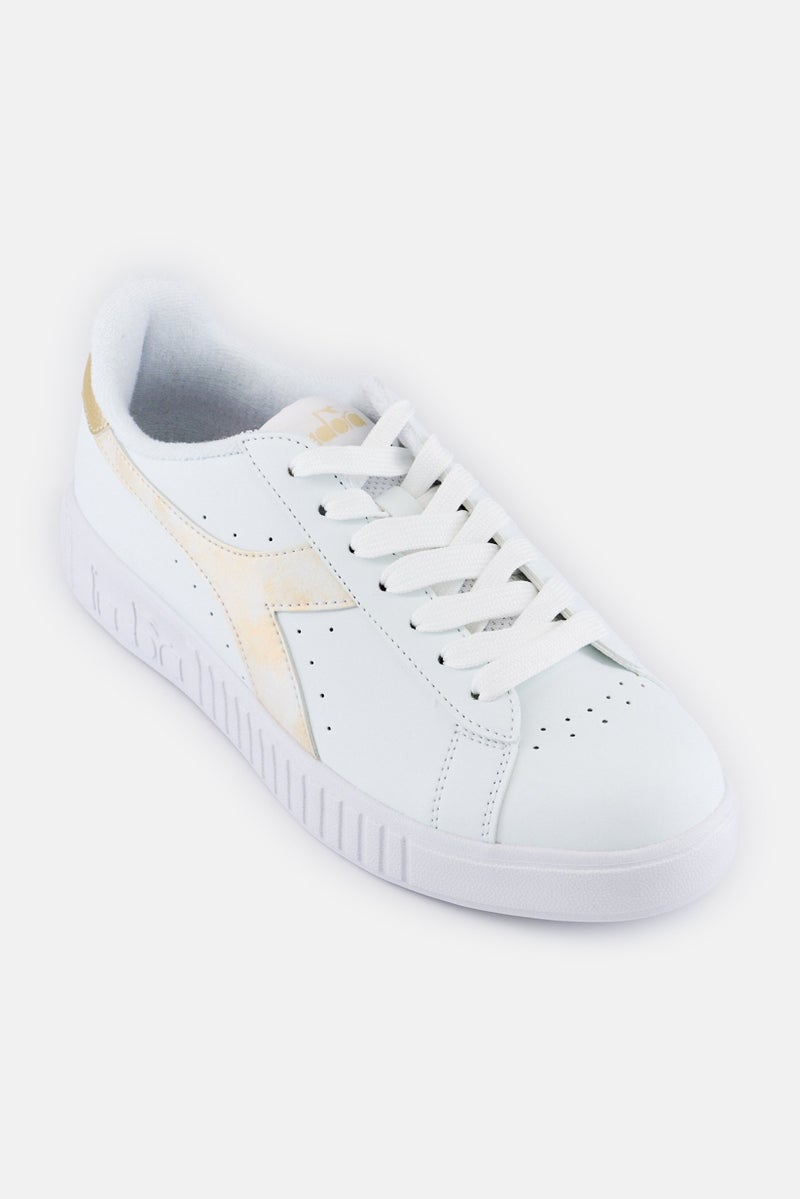 DIADORA أحذية خارجية للنساء بشعار العلامة التجارية، بيضاء - Image 1