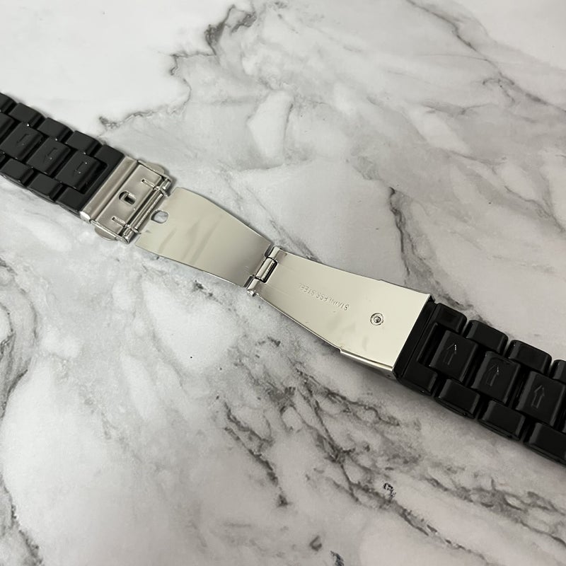 حزام ساعة صلب بلون حلوى أبيض 22 ملم لـ Vivoactive Venu Forerunner - Image 2