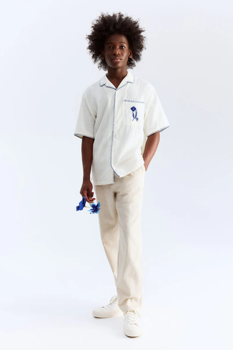 اتش اند ام قميص بقصّة ريزورت من القطن المزخرف