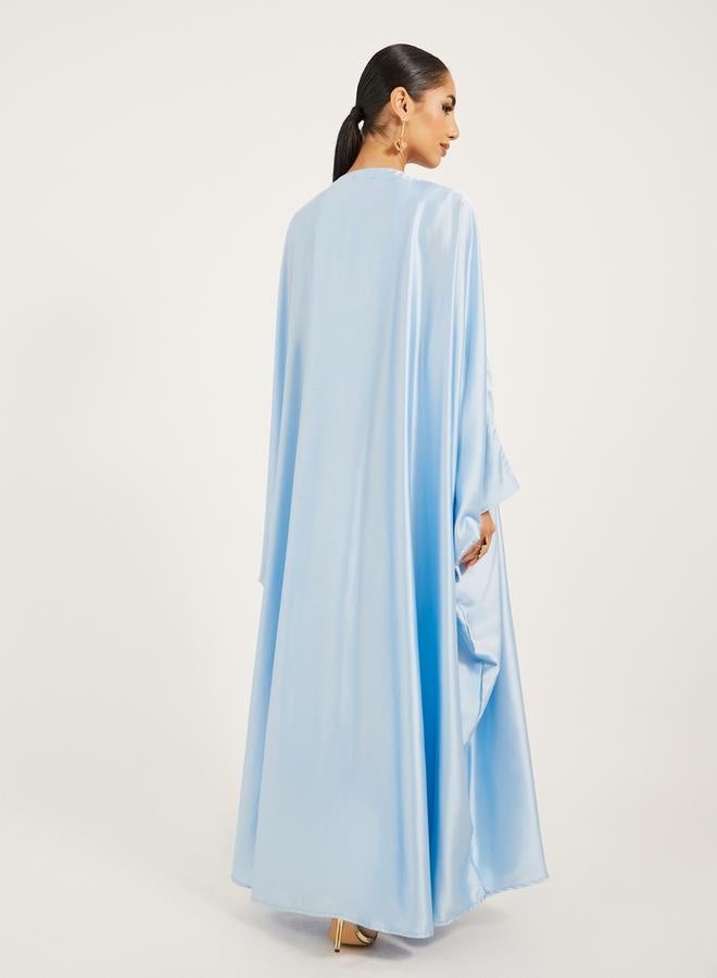 ستايلي عباية مطرزة مع فستان سليب وحجاب - Image 5